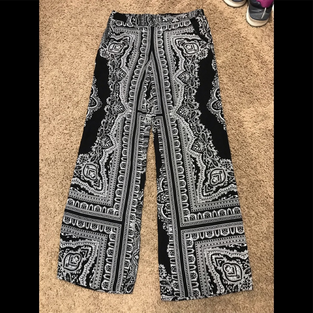 Black and white palazzo pants😁 stylish lightweight and very flattering